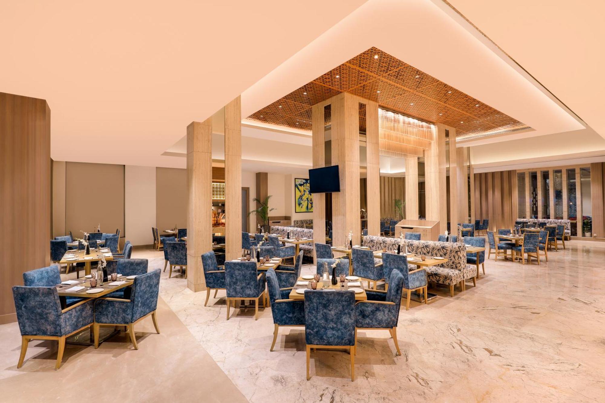 Sandal Suites By Lemon Tree Hotels Noida Exterior foto