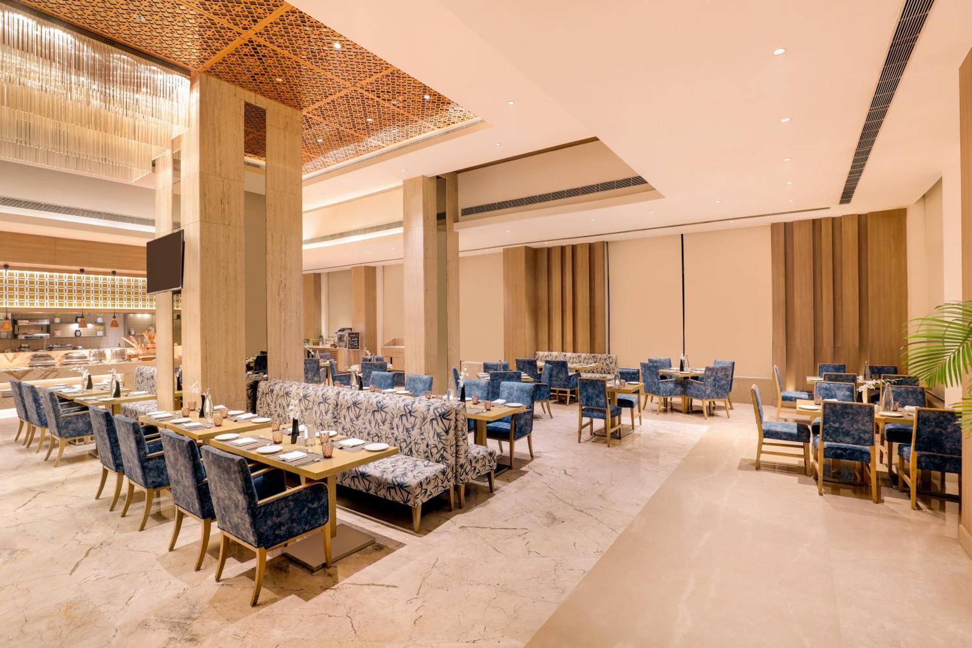 Sandal Suites By Lemon Tree Hotels Noida Exterior foto