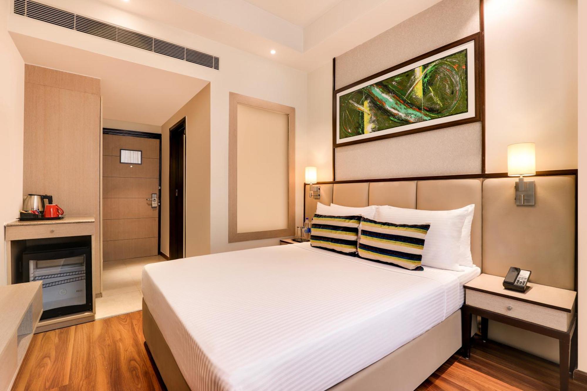 Sandal Suites By Lemon Tree Hotels Noida Exterior foto