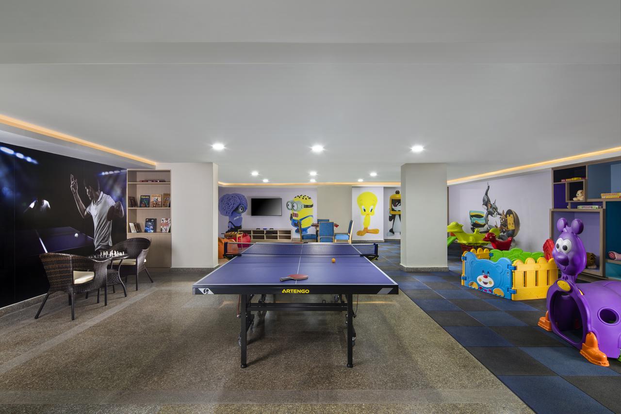 Sandal Suites By Lemon Tree Hotels Noida Exterior foto