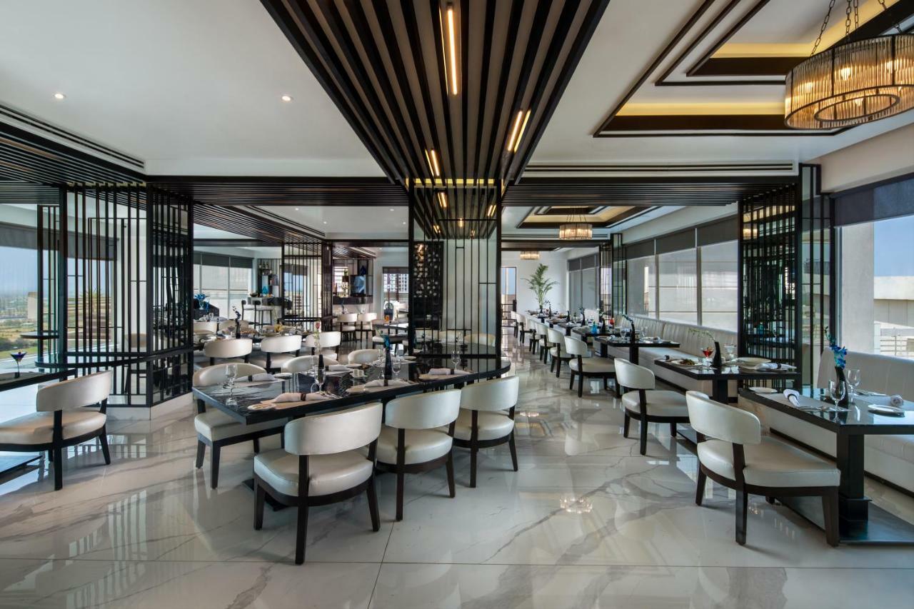 Sandal Suites By Lemon Tree Hotels Noida Exterior foto